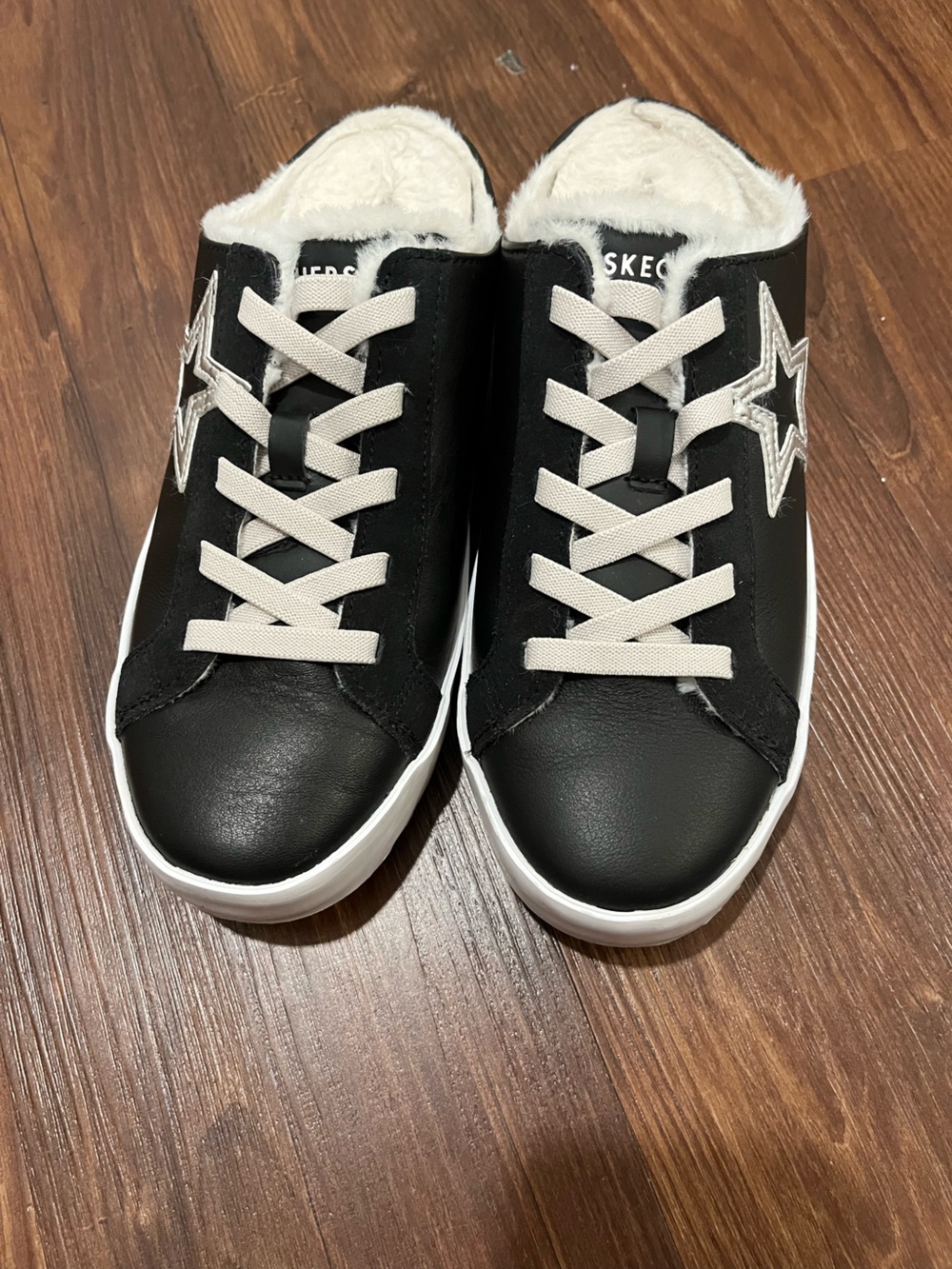SKECHERS, Woman's Diamond Starz Slip On Sneakers. Leather Size 8